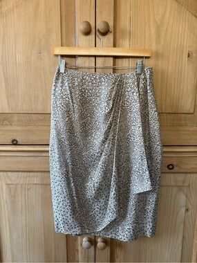 Carlisle Beige and Brown Leopard Print Pencil Skirt 100% silk Size 8